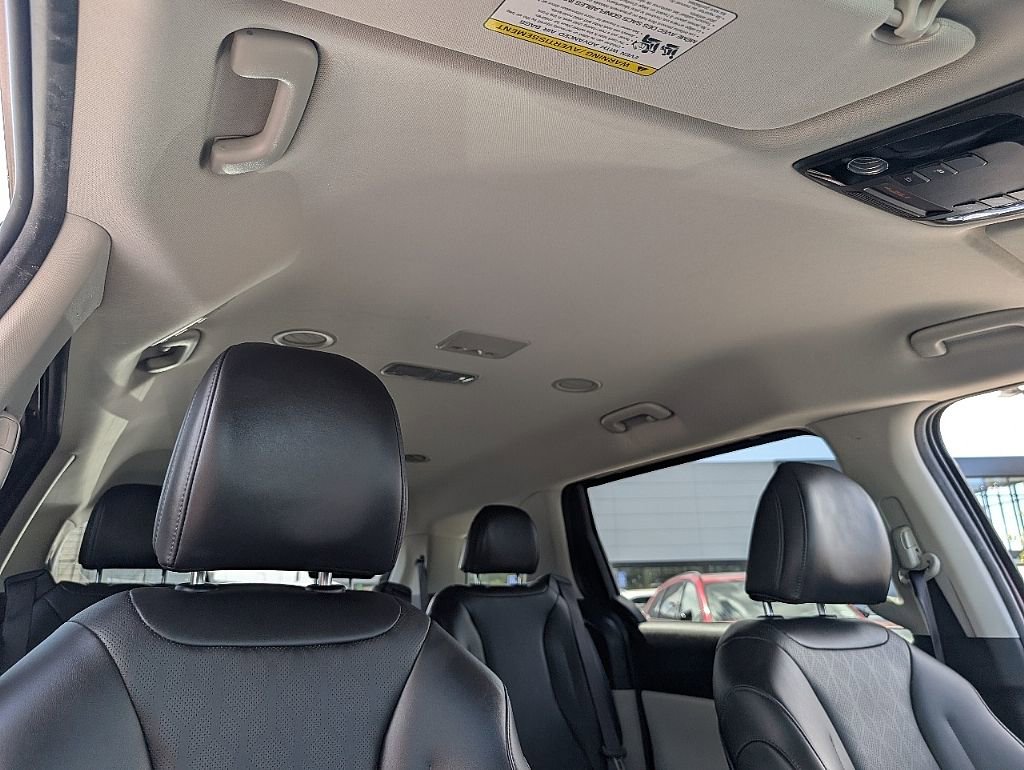 Used 2024 Kia Carnival LX FWD image 18