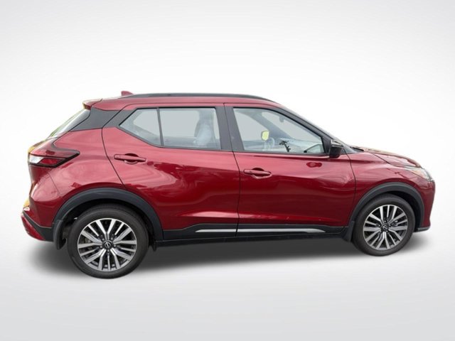 Used 2023 Nissan Kicks SR w/ SR Premium Package FWD image 6