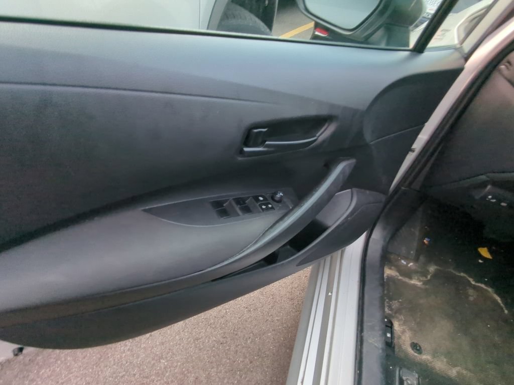 Used 2022 Toyota Corolla LE FWD image 8