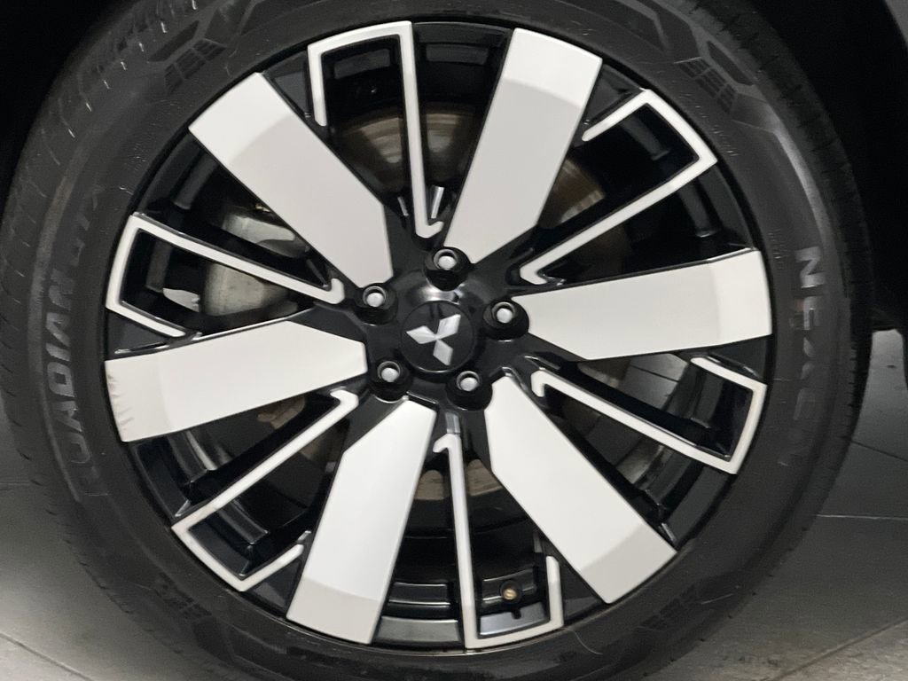 Used 2025 Mitsubishi Outlander SE image 69