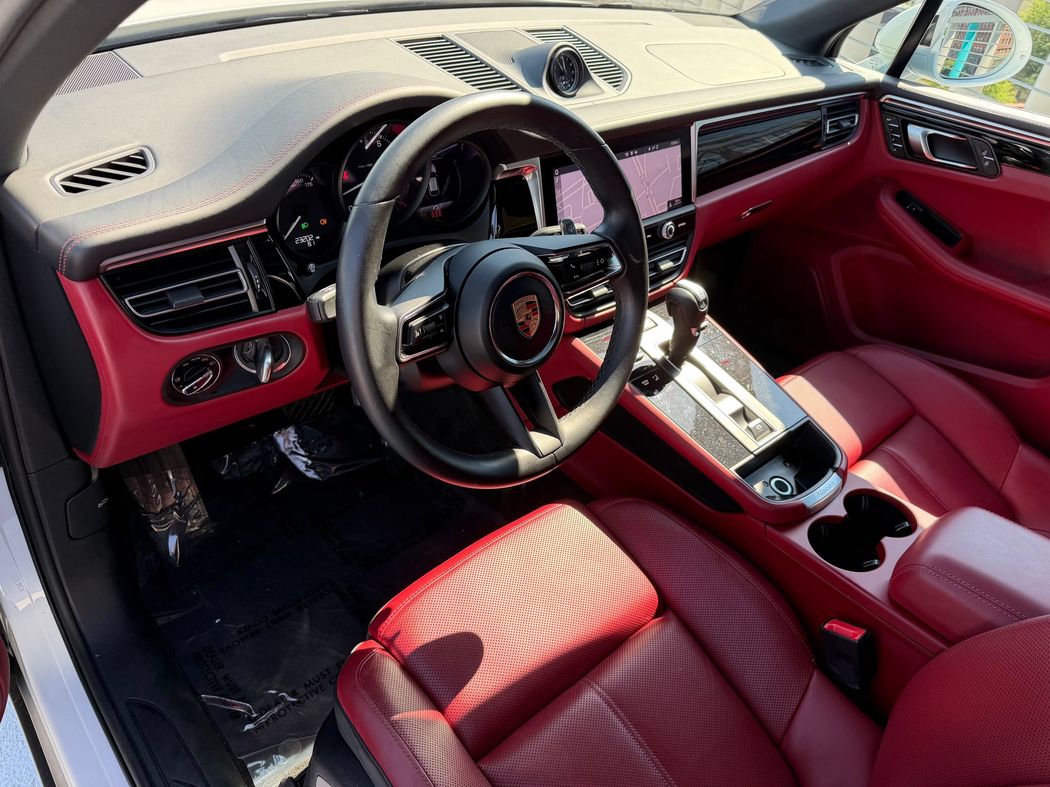 Certified 2023 Porsche Macan AWD/4WD image 4