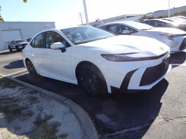 Used 2026 Toyota Camry SE w/ Convenience Package AWD/4WD image 4