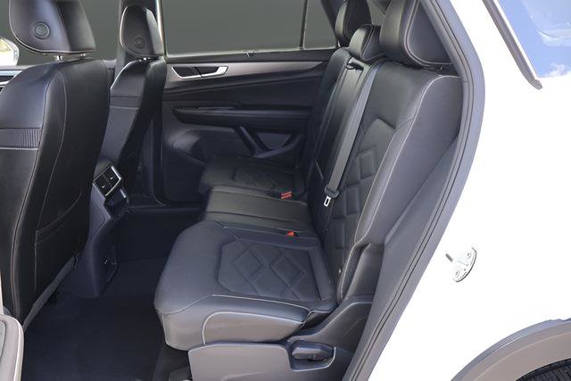 Certified 2025 Volkswagen Atlas Cross Sport SE image 13