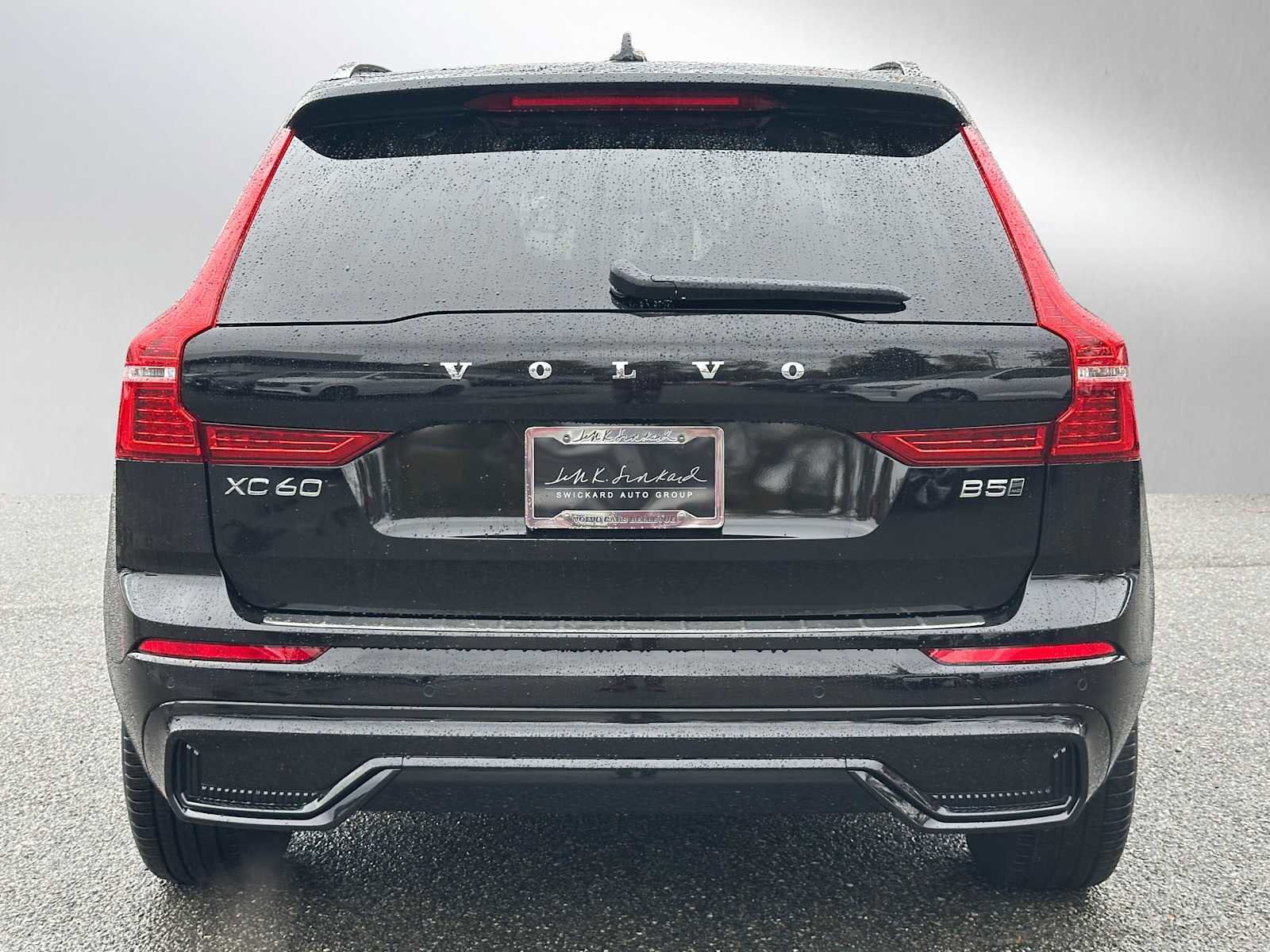 Used 2025 Volvo XC60 B5 Core w/ Protection Package Premier image 4