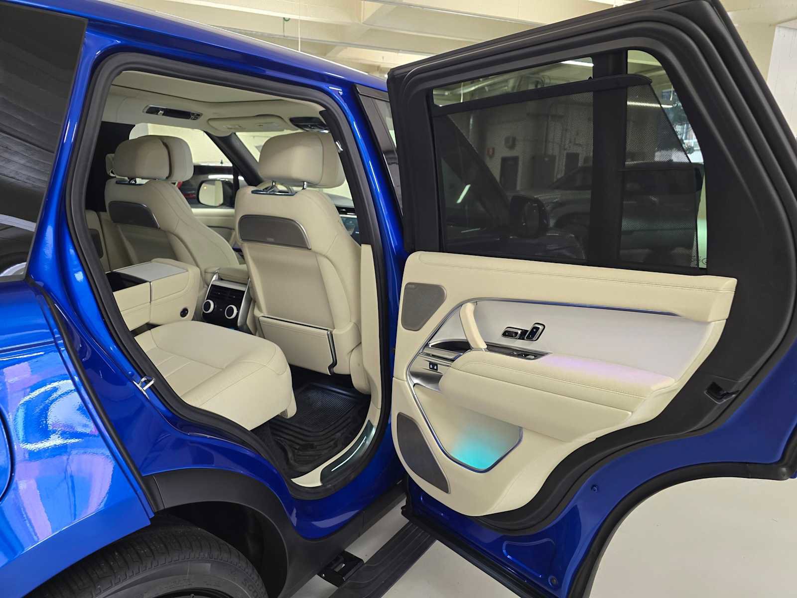 New 2025 Land Rover Range Rover SV image 14