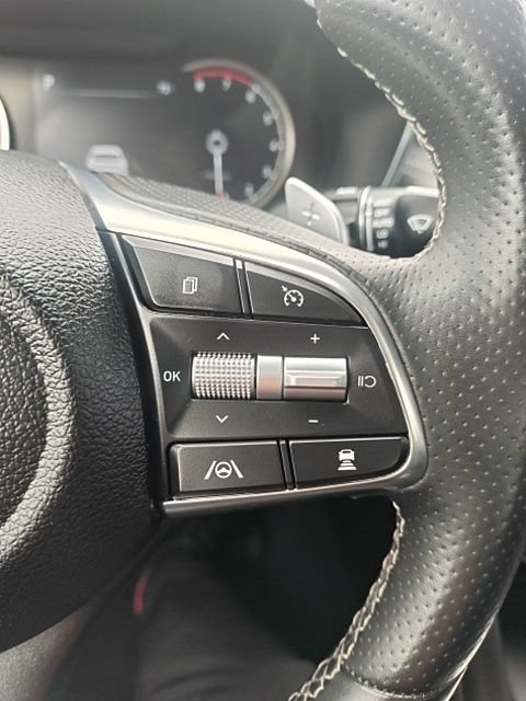 Used 2022 Genesis G70 2.0T w/ Prestige Package AWD/4WD image 21