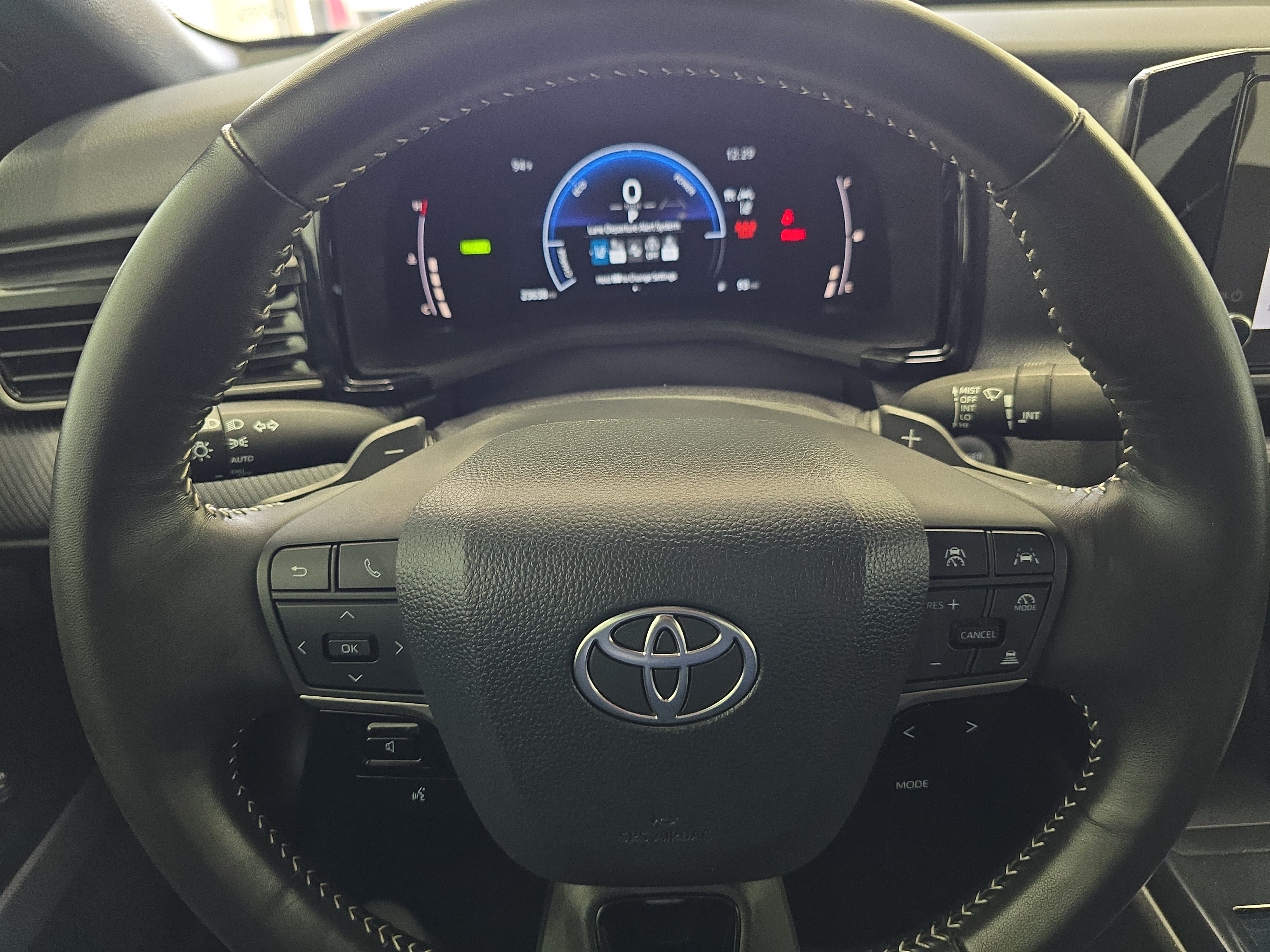 Used 2025 Toyota Camry SE w/ Convenience Package FWD image 22