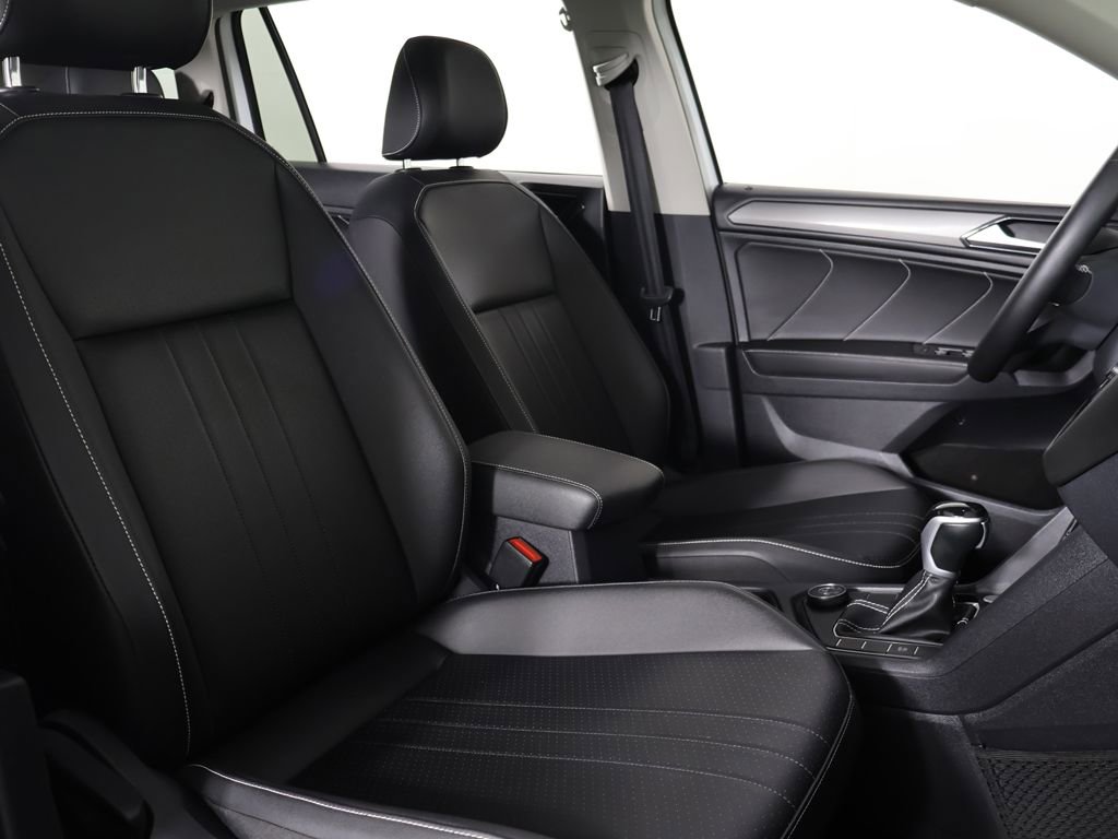 Used 2023 Volkswagen Tiguan SE image 30