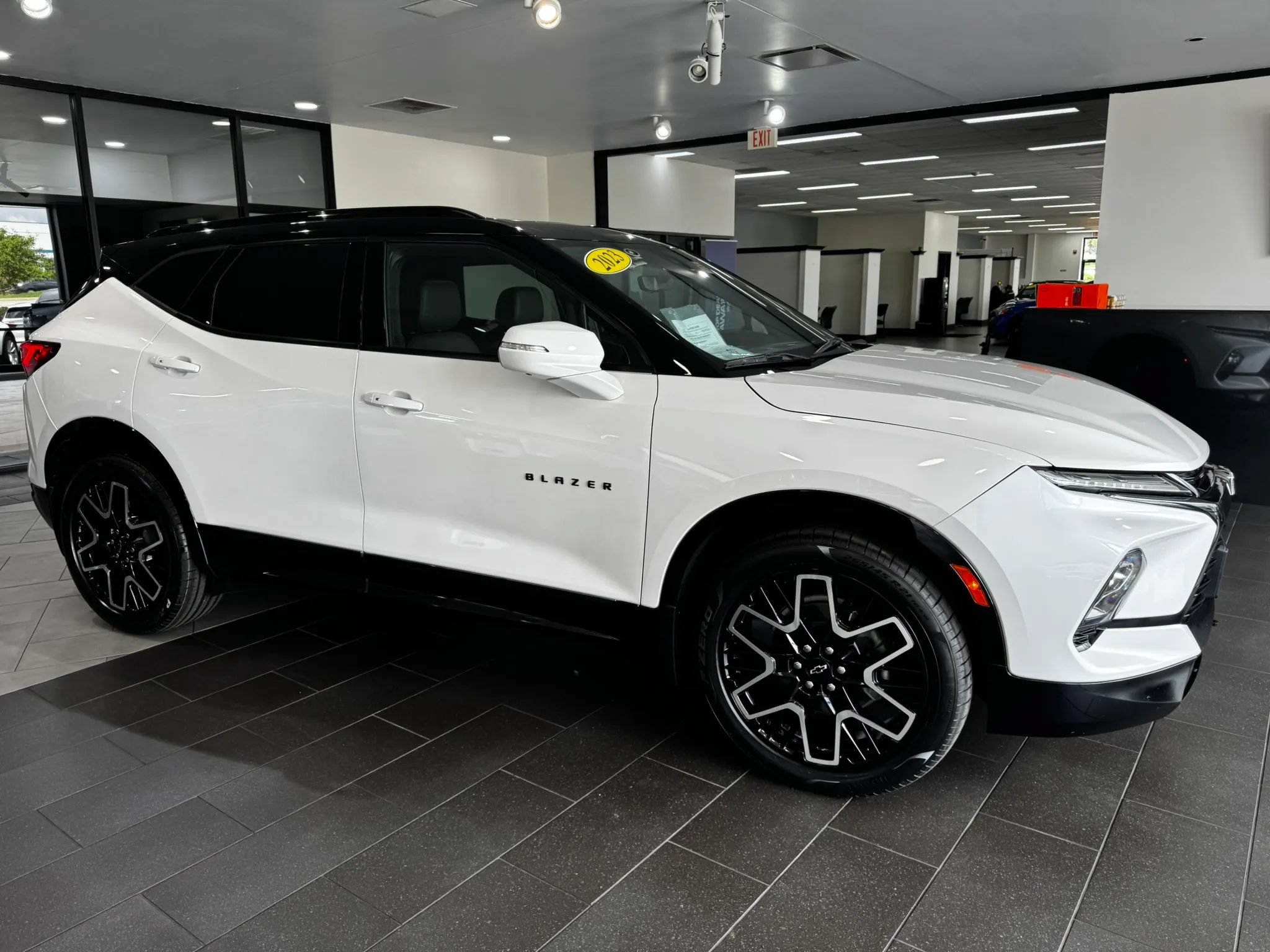 Used 2023 Chevrolet Blazer RS w/ Driver Confidence II Package AWD/4WD image 2