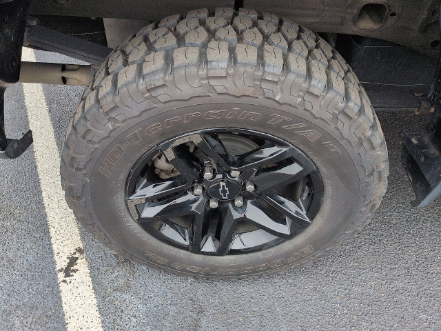 Used 2022 Chevrolet Silverado 1500 LT Trail Boss w/ LPO, Dark Essentials Package AWD/4WD image 9