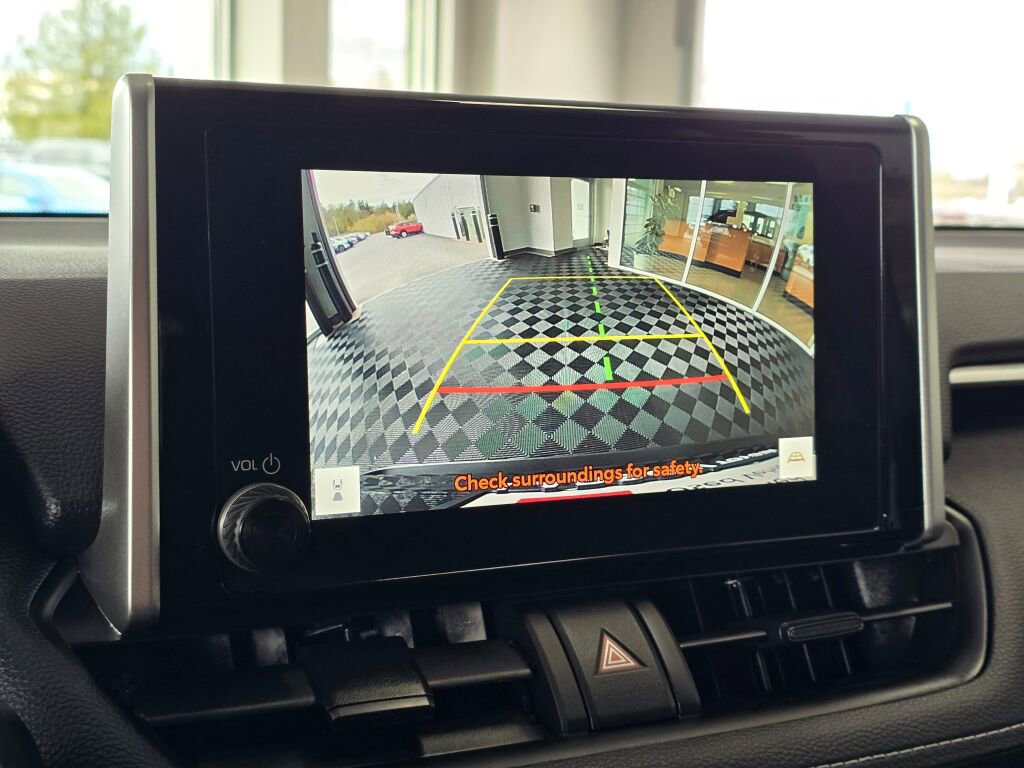 Used 2025 Toyota RAV4 XLE AWD/4WD image 30