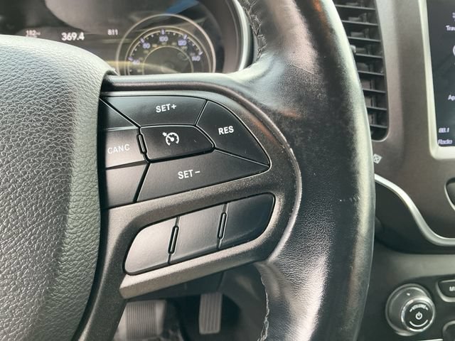 Used 2019 Jeep Cherokee Trailhawk w/ Comfort & Convenience Group AWD/4WD image 19