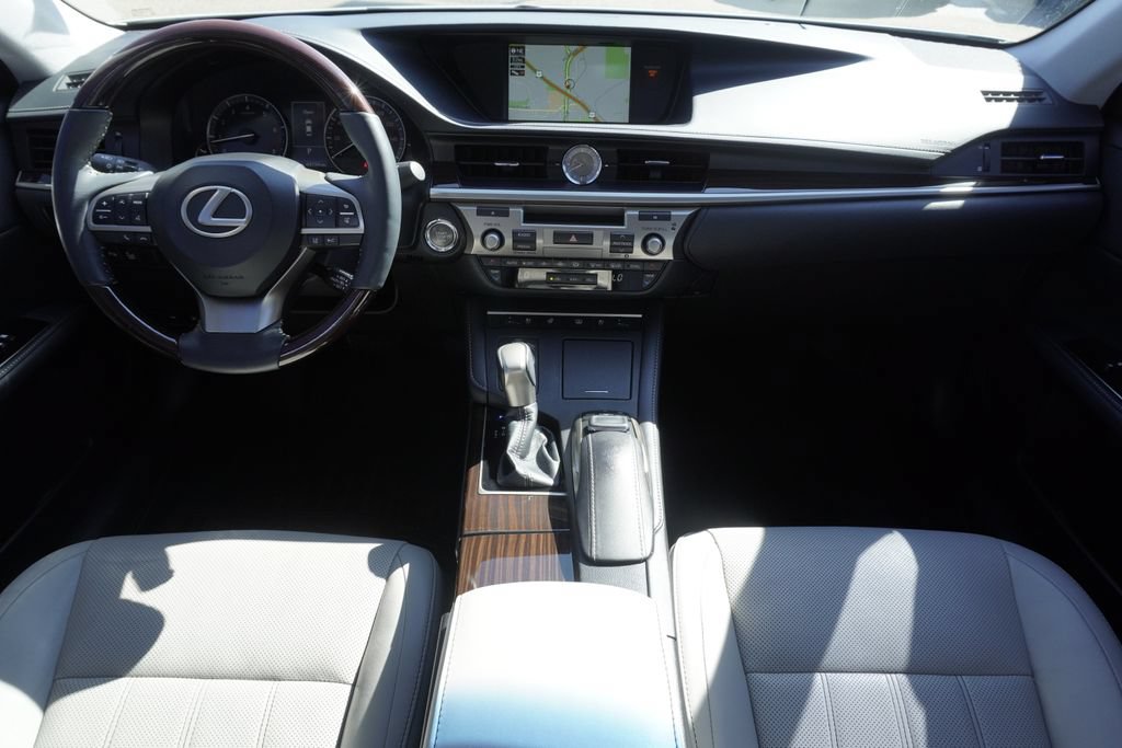 Used 2017 Lexus ES 350 w/ Luxury Package FWD image 9