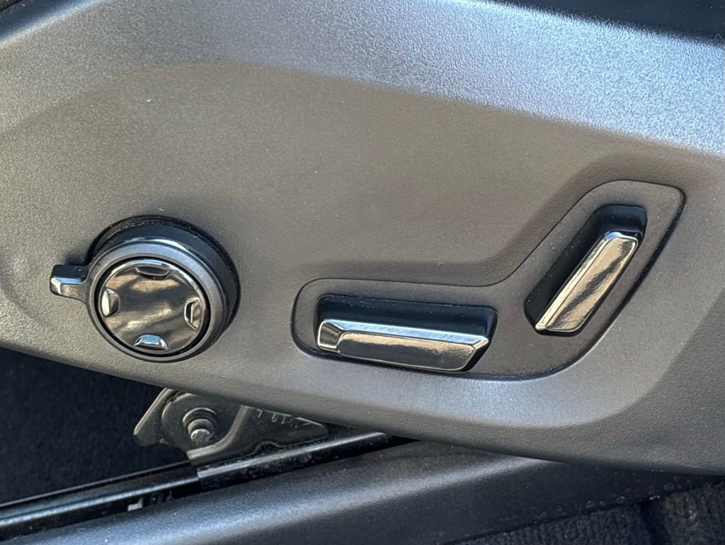 Used 2020 Volvo XC60 T5 R-Design image 21