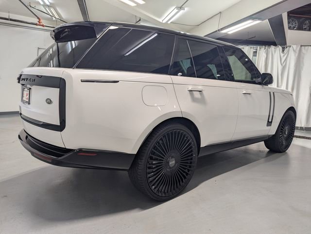 Used 2023 Land Rover Range Rover SE image 3