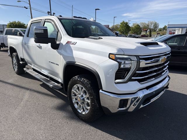 Used 2024 Chevrolet Silverado 2500 LTZ w/ LTZ Convenience Package AWD/4WD image 3