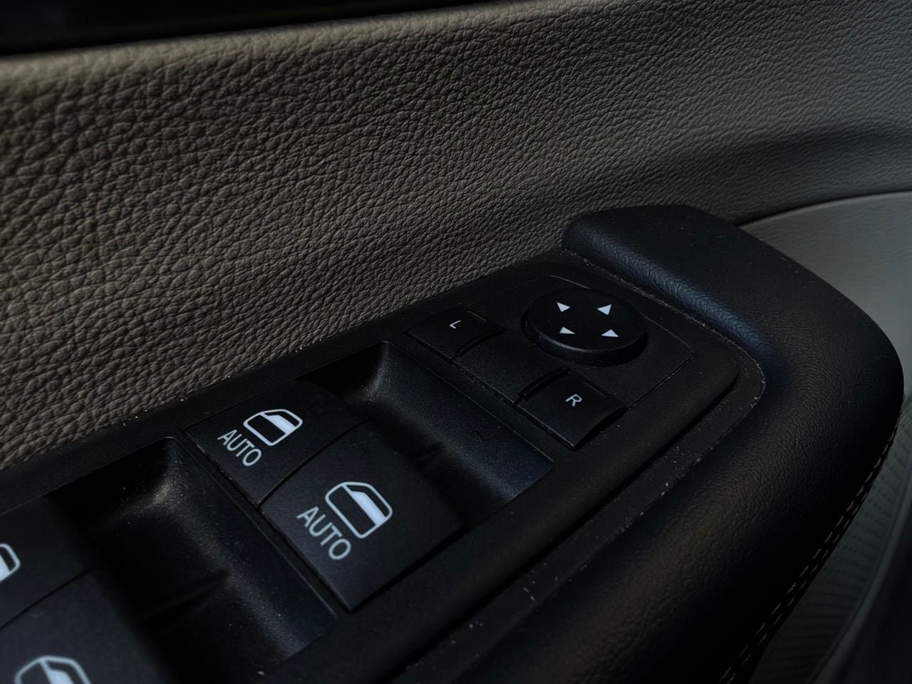 Used 2023 Chrysler Pacifica Touring-L FWD image 27