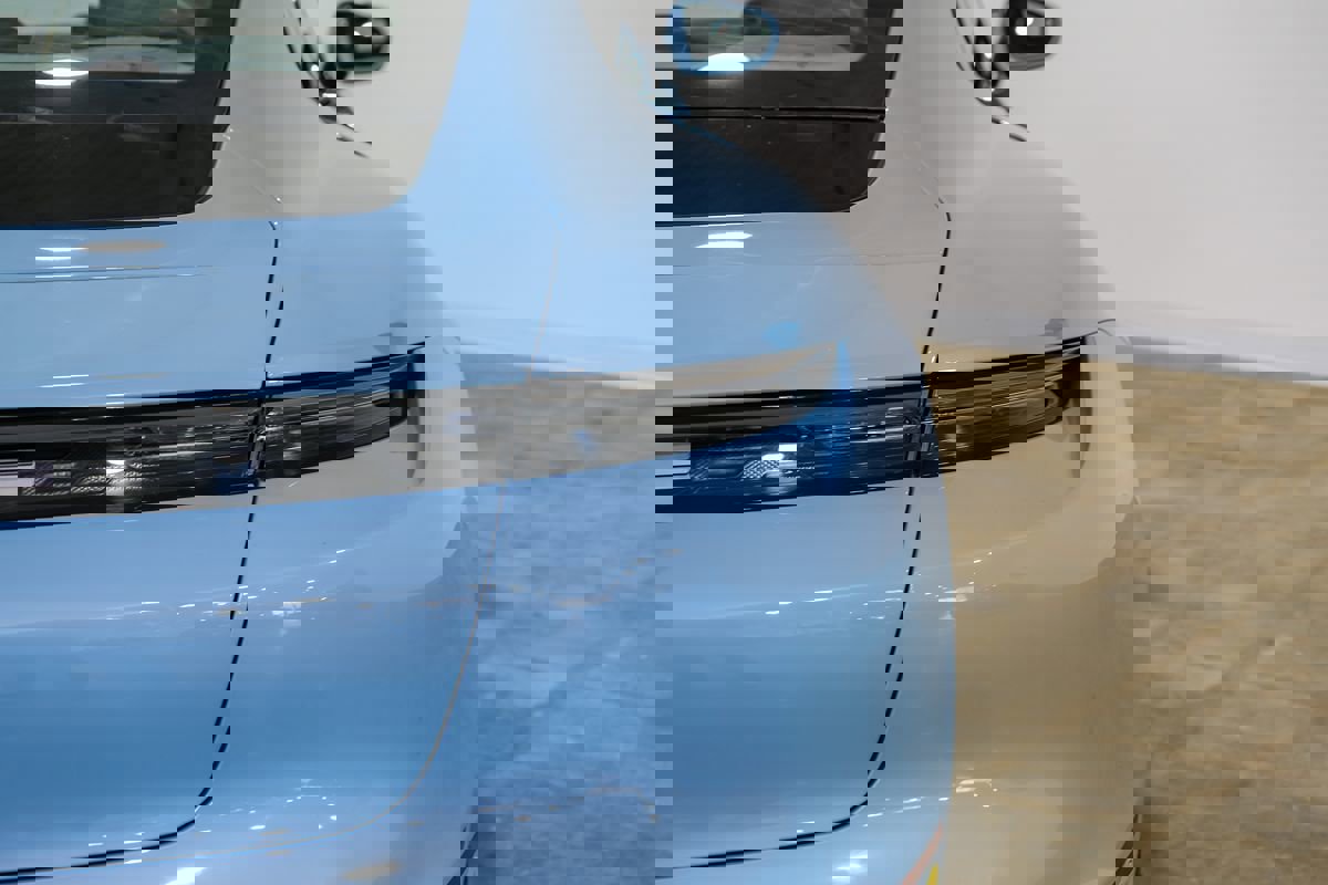 Used 2022 Porsche Taycan 4S image 47