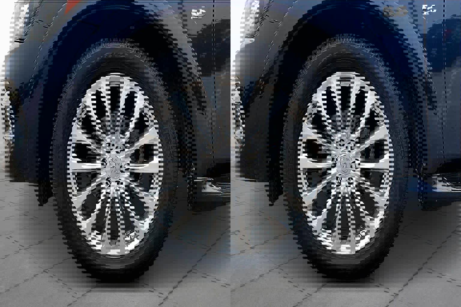 Used 2015 INFINITI QX80 w/ Deluxe Technology Package image 10