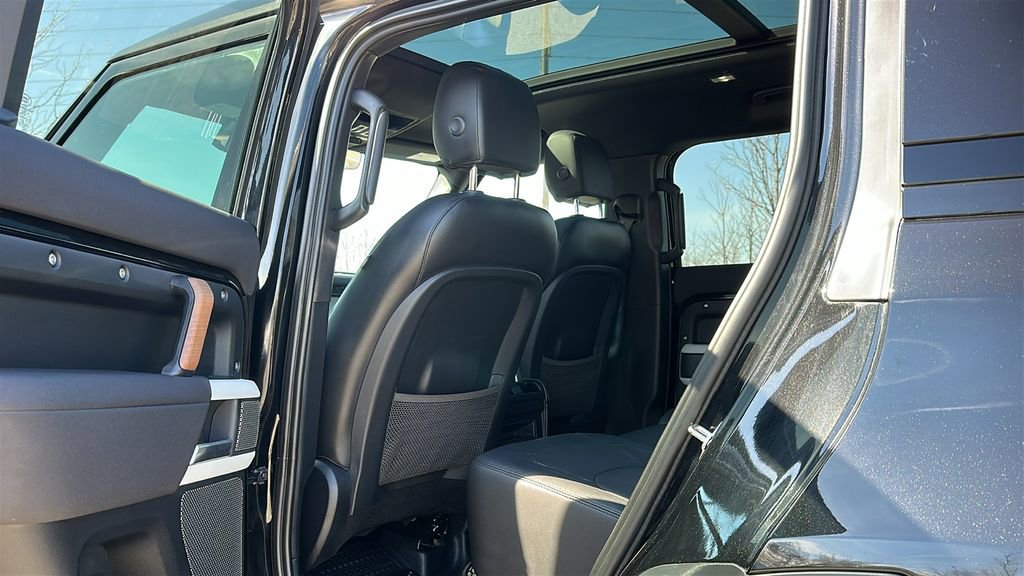Certified 2023 Land Rover Defender 110 SE AWD/4WD image 21