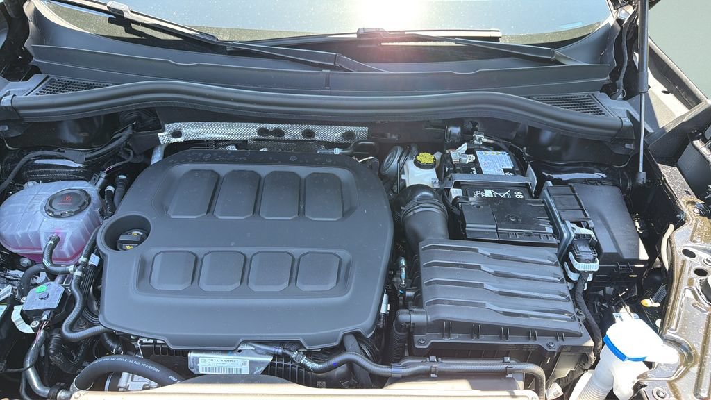 New 2026 Volkswagen Tiguan SE R-Line FWD image 32