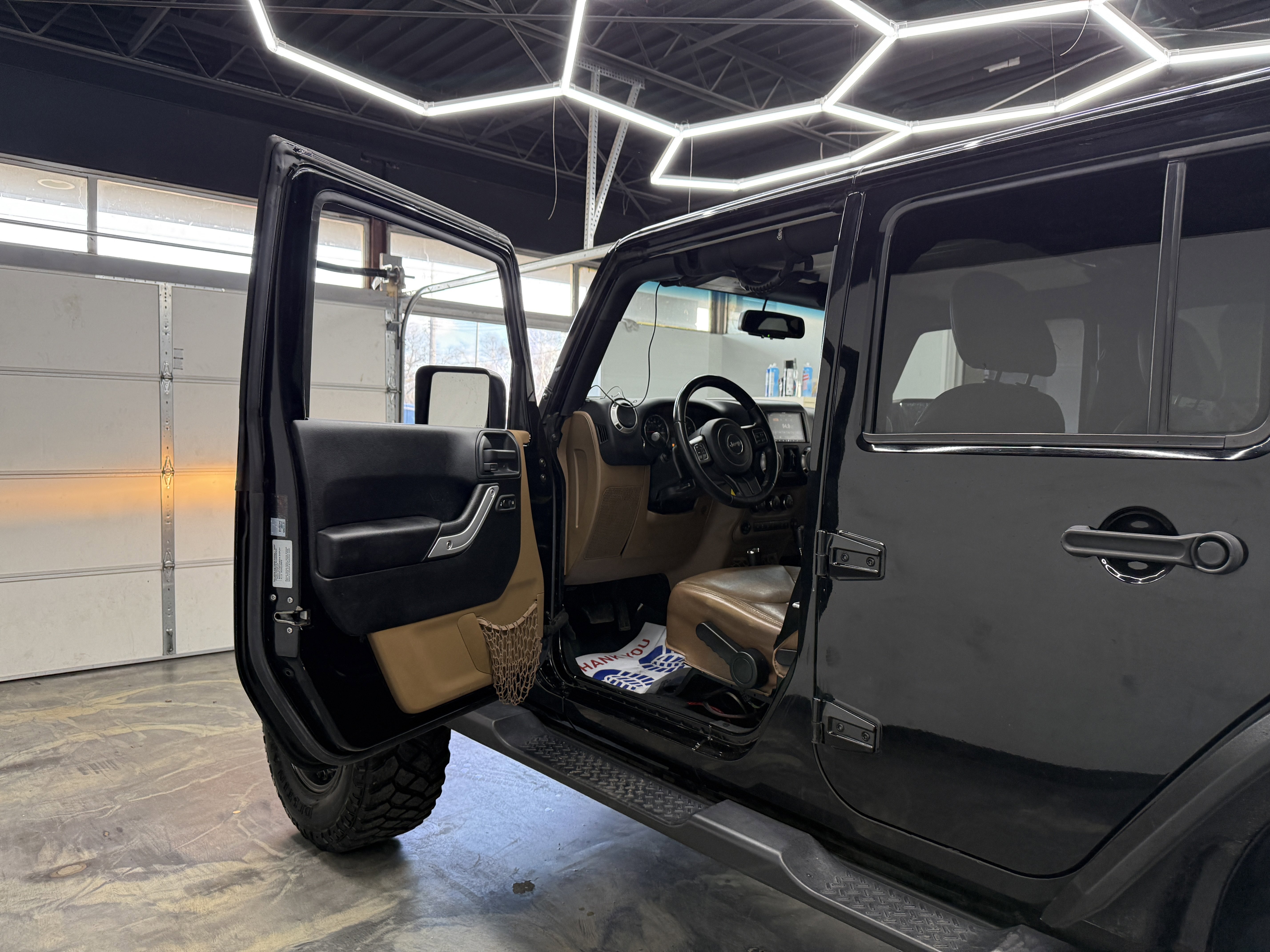 Used 2016 Jeep Wrangler Unlimited Sahara w/ Connectivity Group image 9