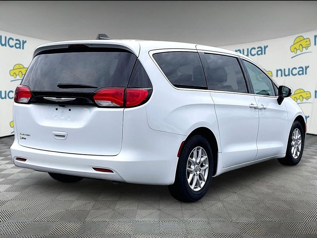 Used 2023 Chrysler Voyager LX FWD image 6