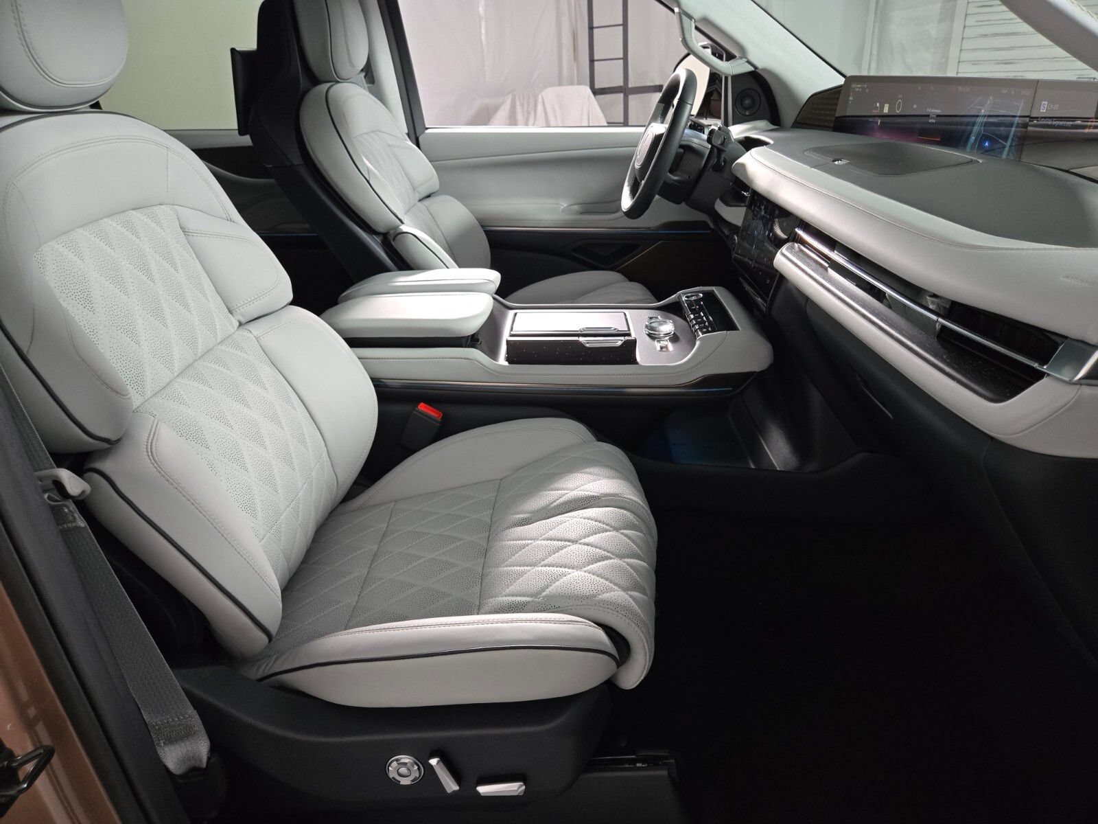 New 2026 Lincoln Navigator L Black Label w/ Black Label Special Edition AWD/4WD image 20