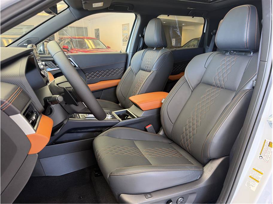Used 2025 Mitsubishi Outlander 4WD Plug-In Hybrid image 22