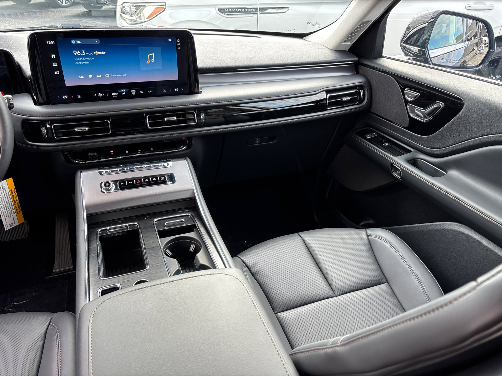 New 2026 Lincoln Aviator AWD image 32