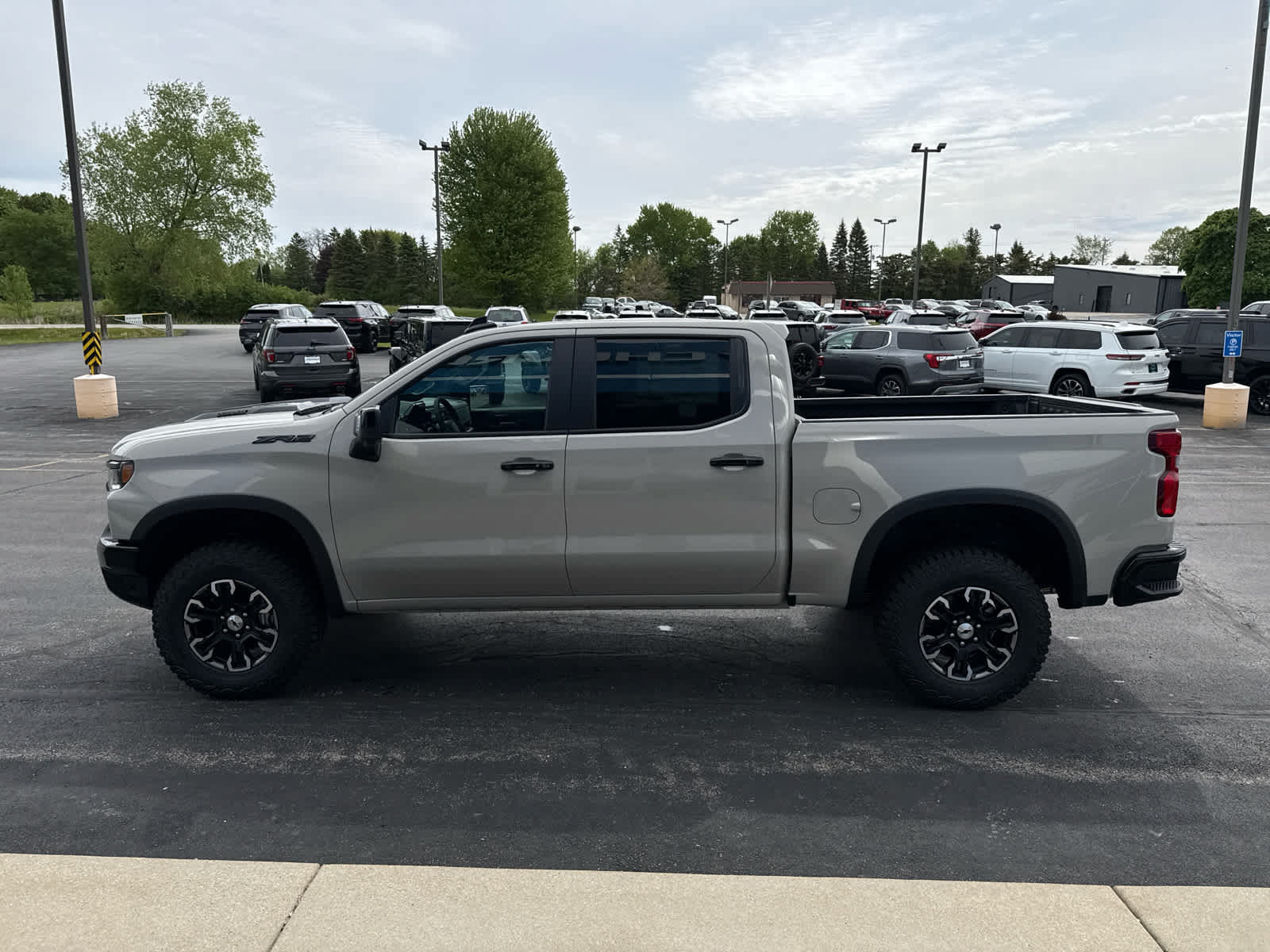 New 2026 Chevrolet Silverado 1500 ZR2 w/ LPO, Dark Essentials Package AWD/4WD image 8