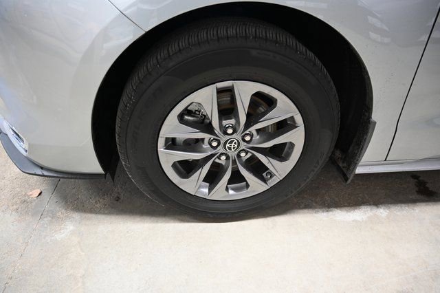 Used 2023 Toyota Sienna XLE w/ XLE Plus Package image 34