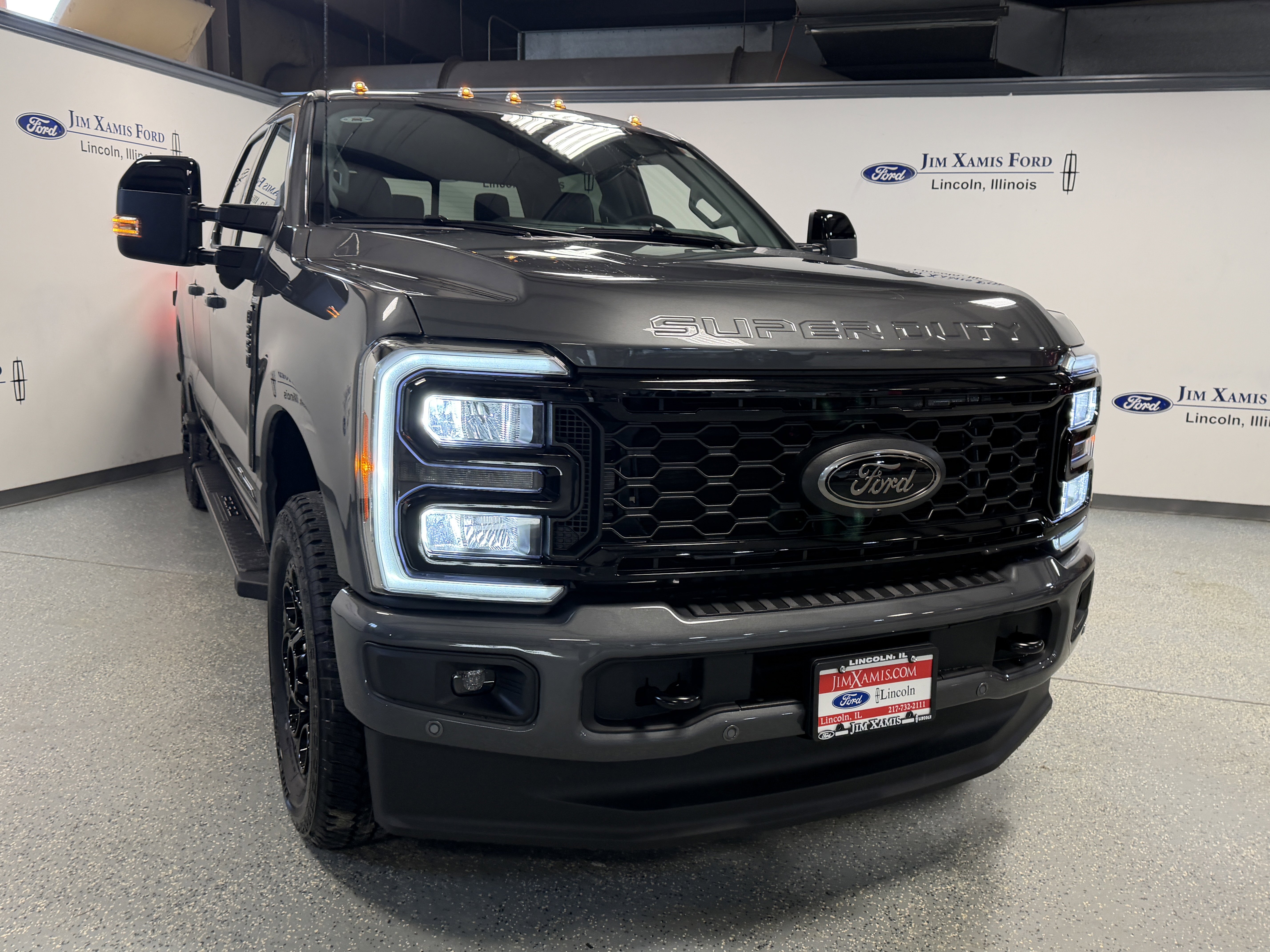 New 2026 Ford F250 Lariat w/ Black Appearance Package image 37