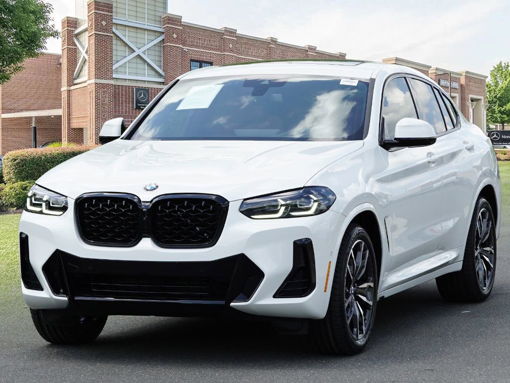 Used 2024 BMW X4 xDrive30i w/ Premium Package image 4