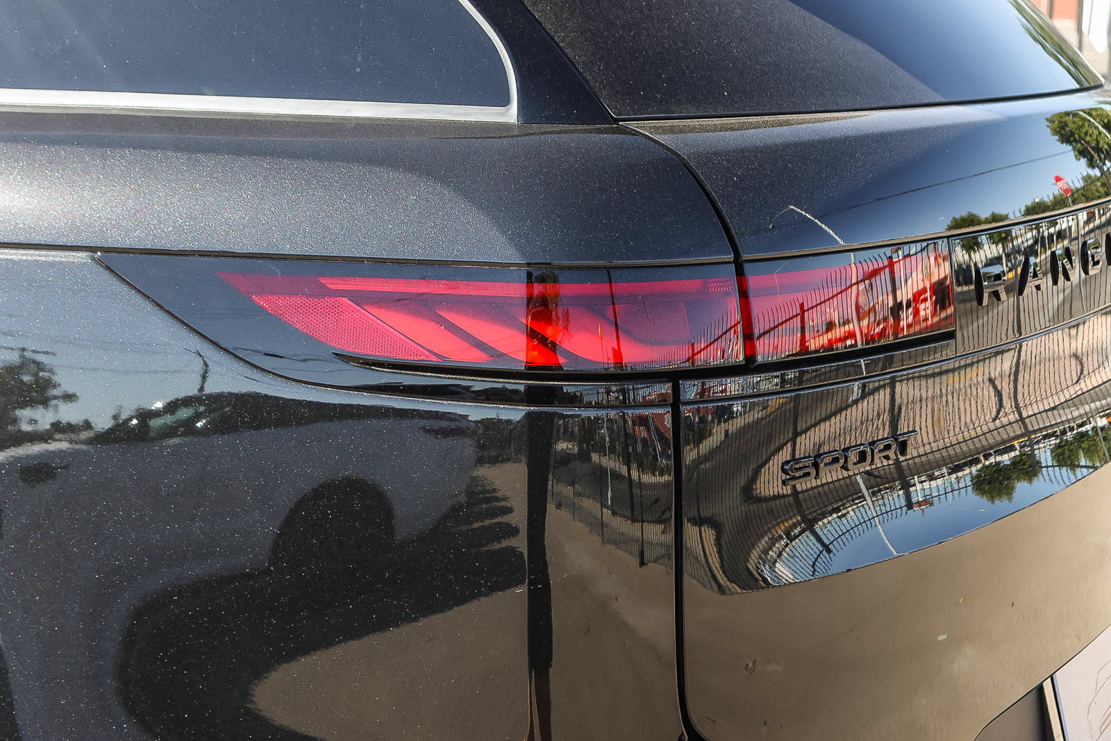New 2026 Land Rover Range Rover Sport SE AWD/4WD image 11