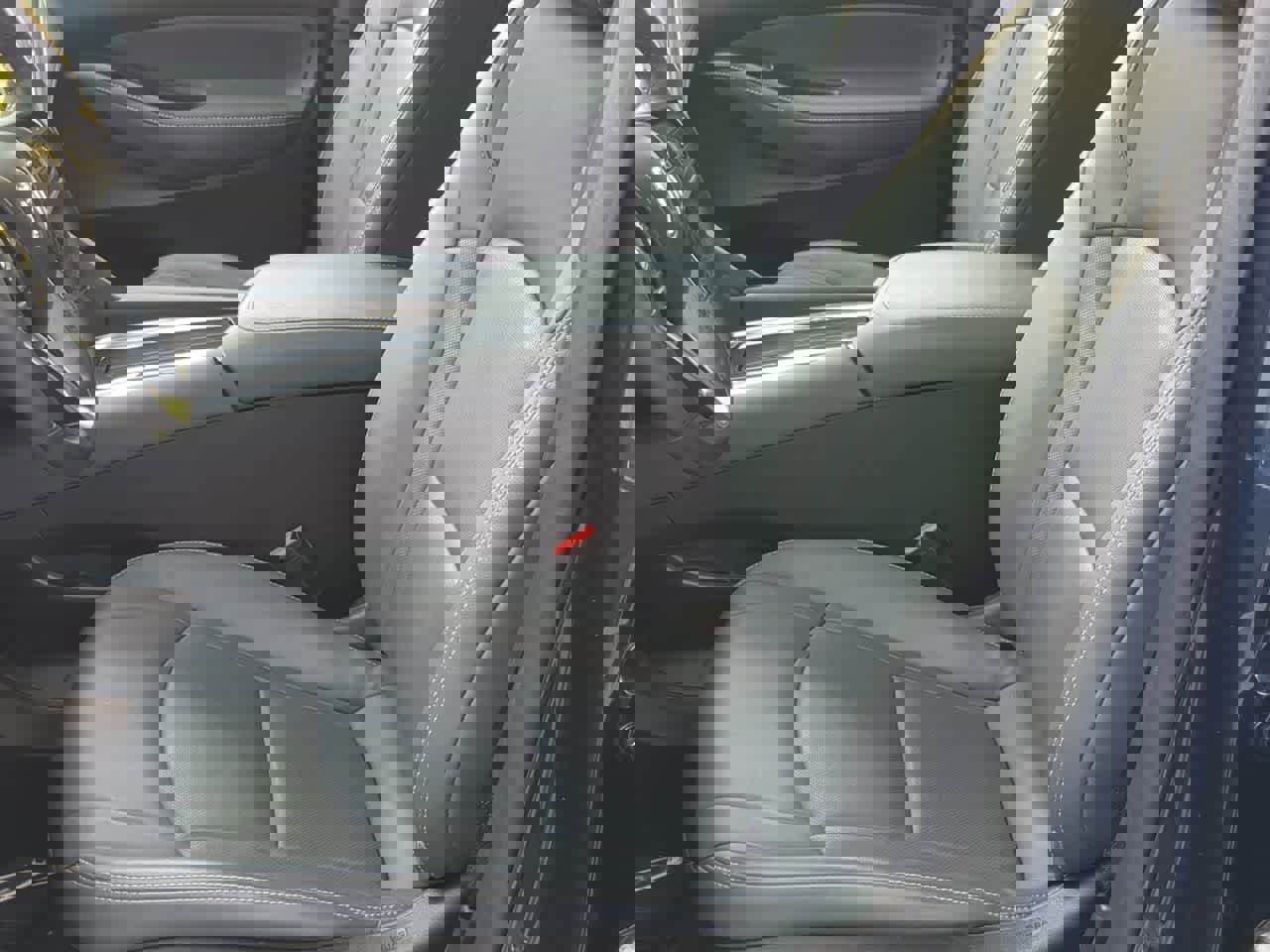 Used 2023 Buick Enclave Essence image 17