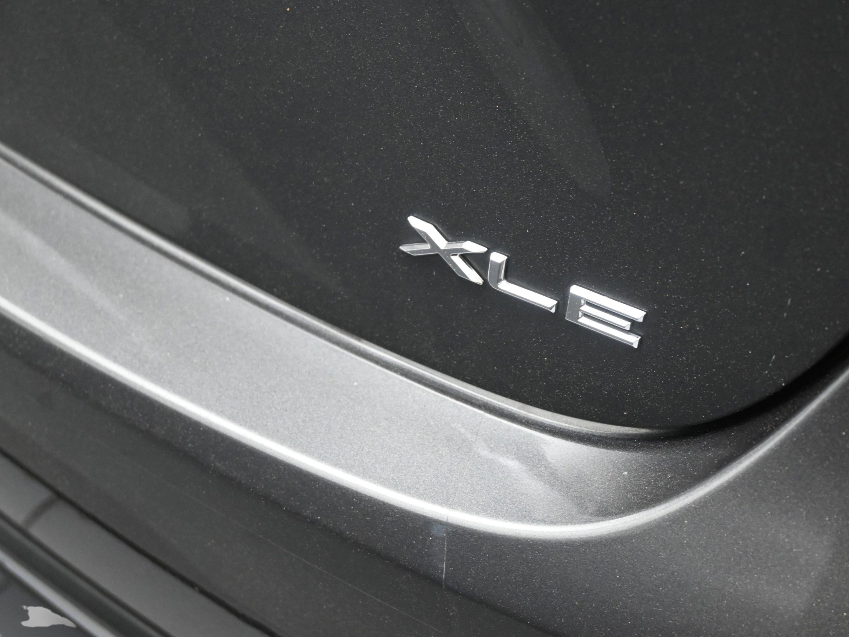 Used 2016 Toyota Avalon XLE image 38