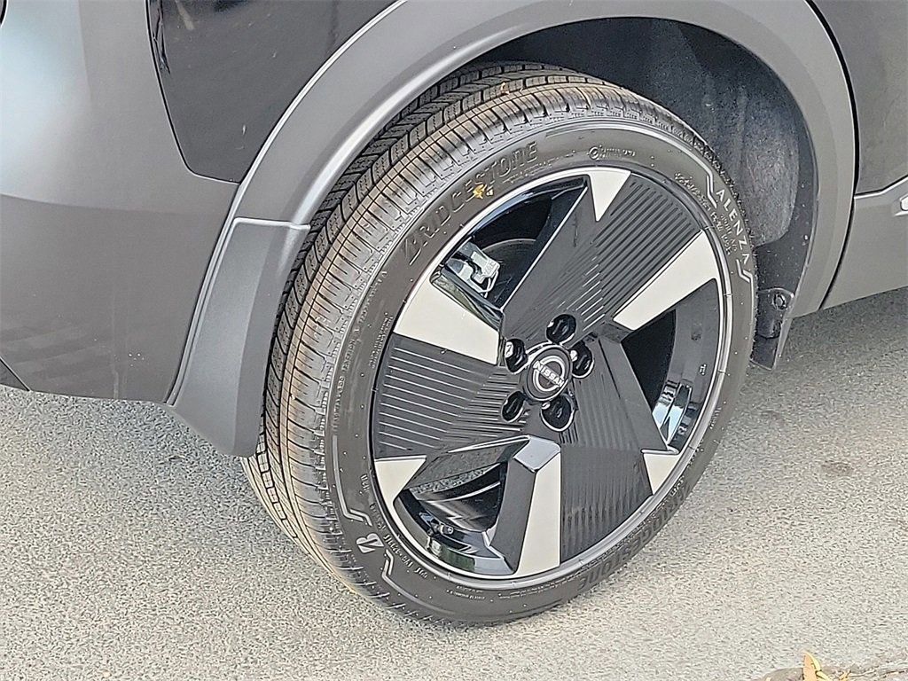 New 2025 Nissan Kicks SR image 3