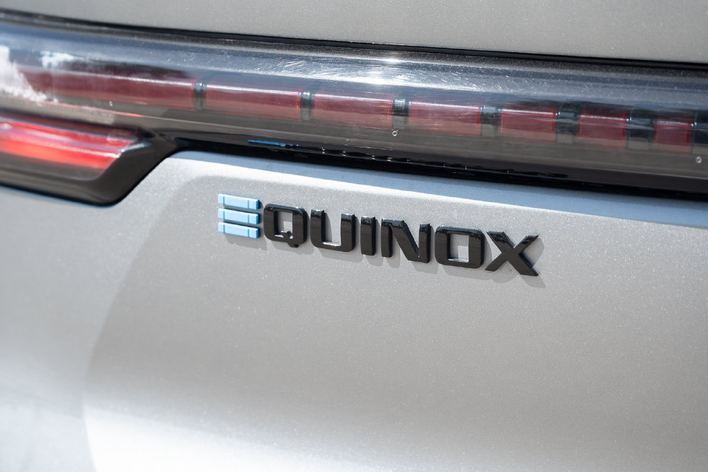 Used 2024 Chevrolet Equinox EV RS FWD image 13