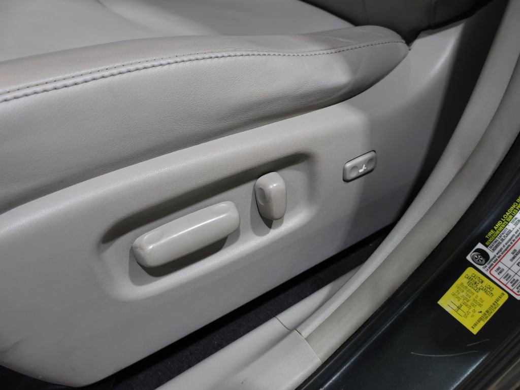 Used 2012 Toyota Highlander 4WD image 12