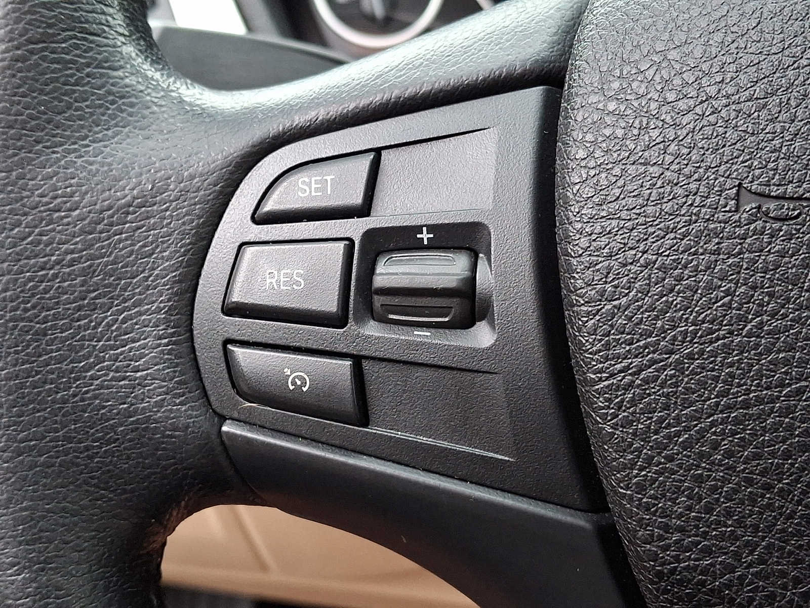 Used 2018 BMW 320i xDrive Sedan AWD/4WD image 18