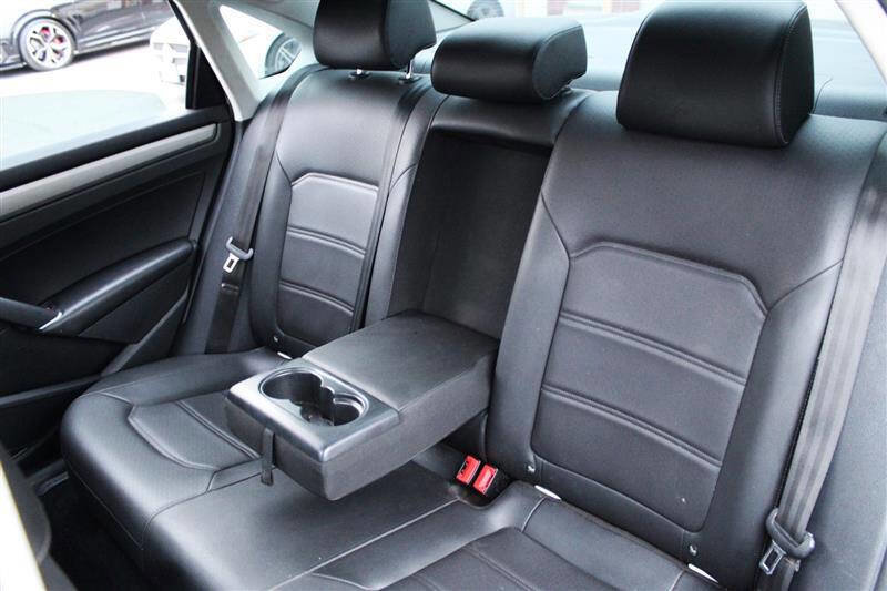 Used 2021 Volkswagen Passat 2.0T SE image 25