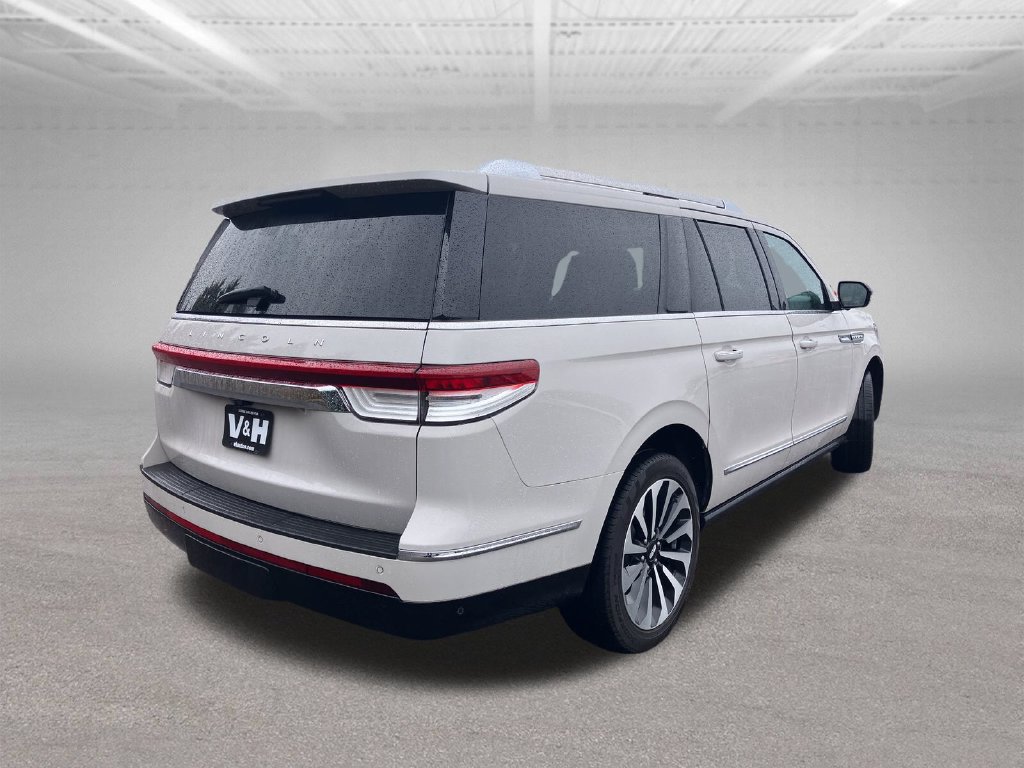 Used 2024 Lincoln Navigator L Reserve w/ Equipment Group 201A AWD/4WD image 32