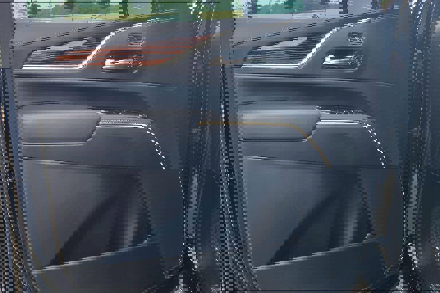 Used 2024 Cadillac Escalade Premium Luxury RWD image 19