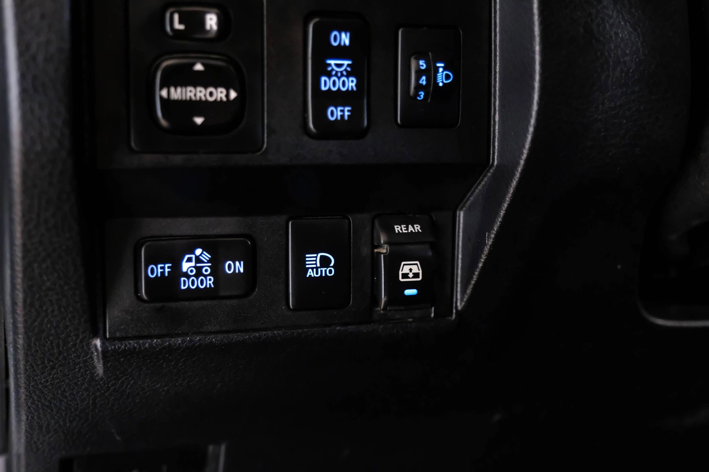 Used 2018 Toyota Tundra SR5 w/ SR5 Upgrade Package RWD image 27