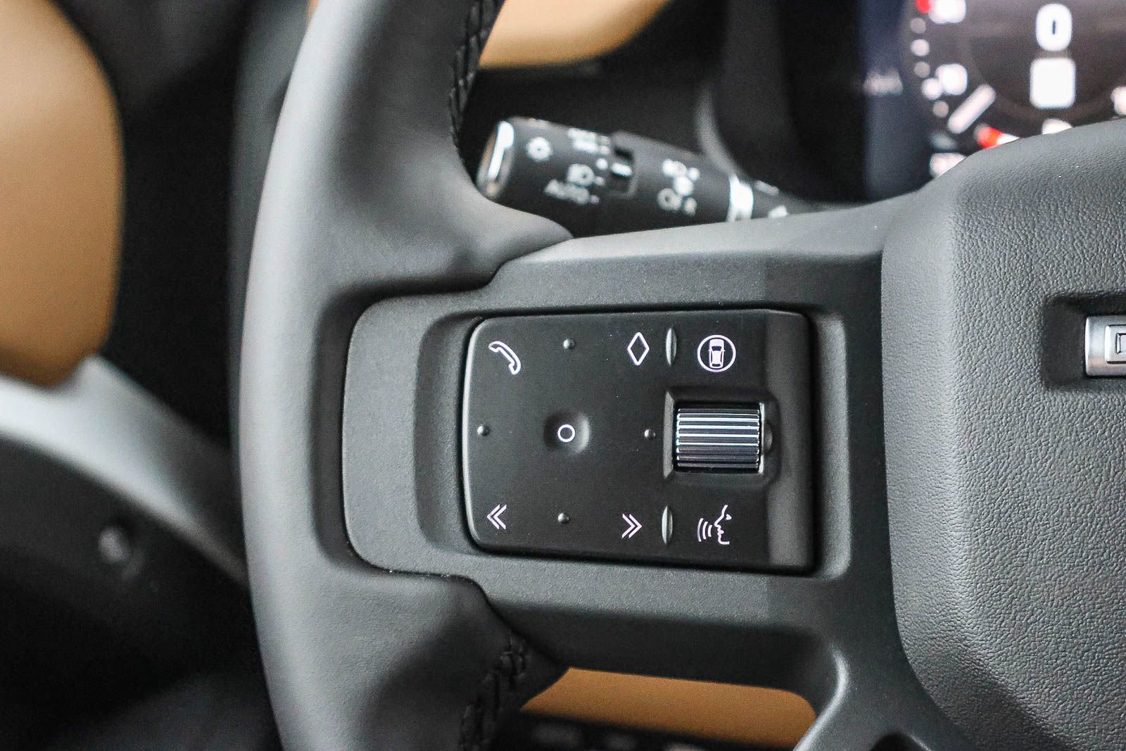 New 2026 Land Rover Defender 110 X-Dynamic SE AWD/4WD image 37