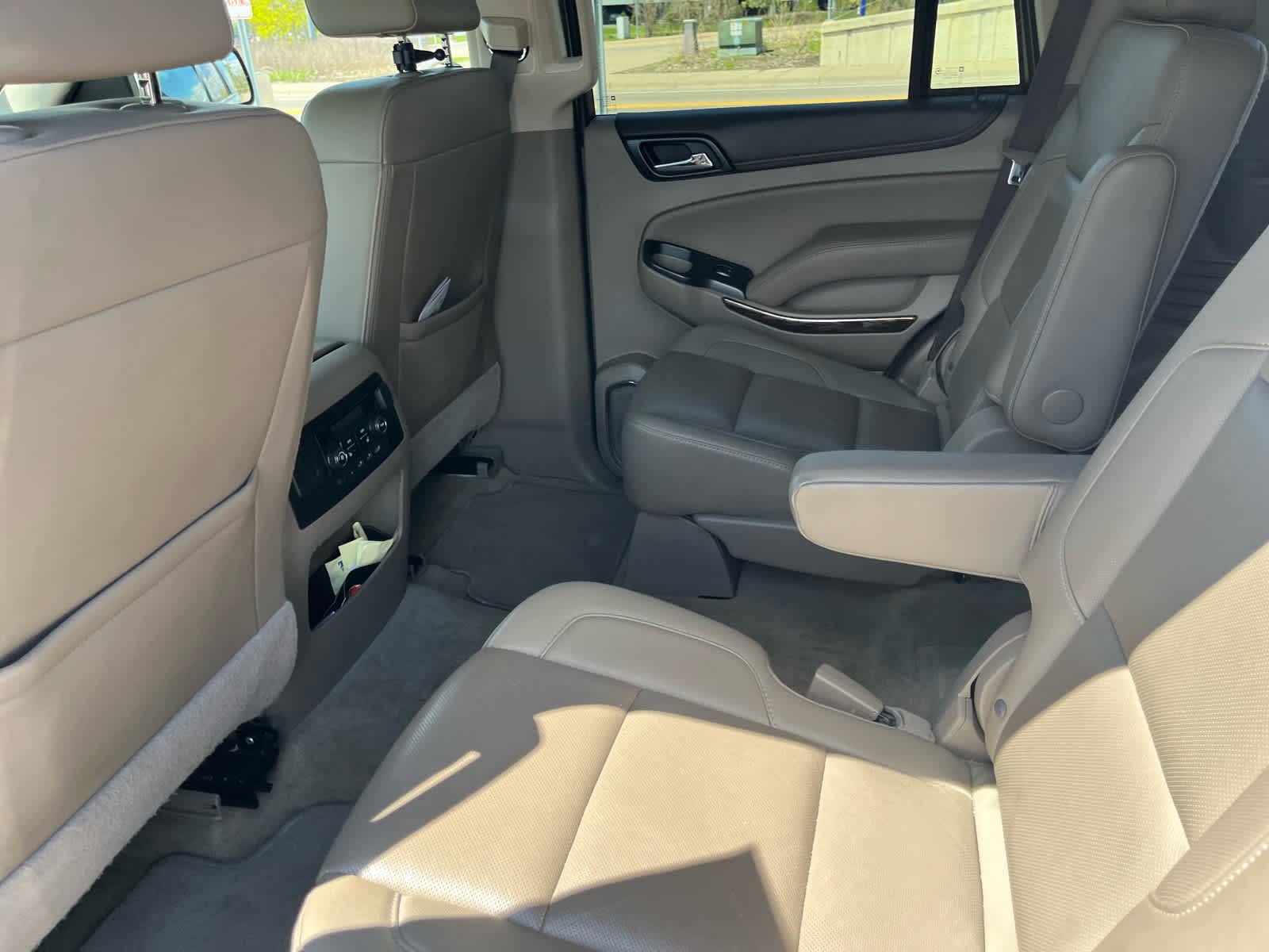 Used 2017 GMC Yukon SLT w/ Premium Edition AWD/4WD image 8