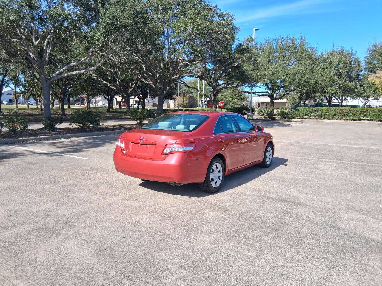 Used 2011 Toyota Camry LE FWD image 6