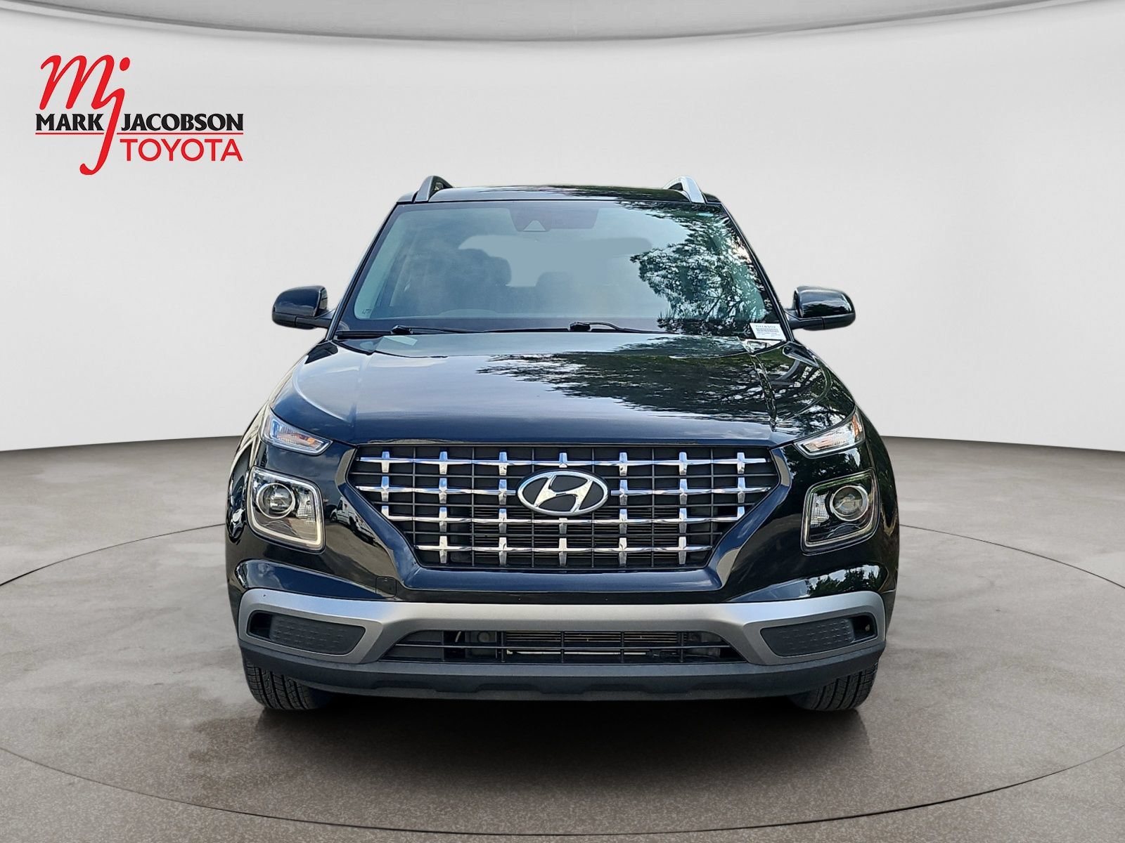 Used 2022 Hyundai Venue SEL FWD image 2
