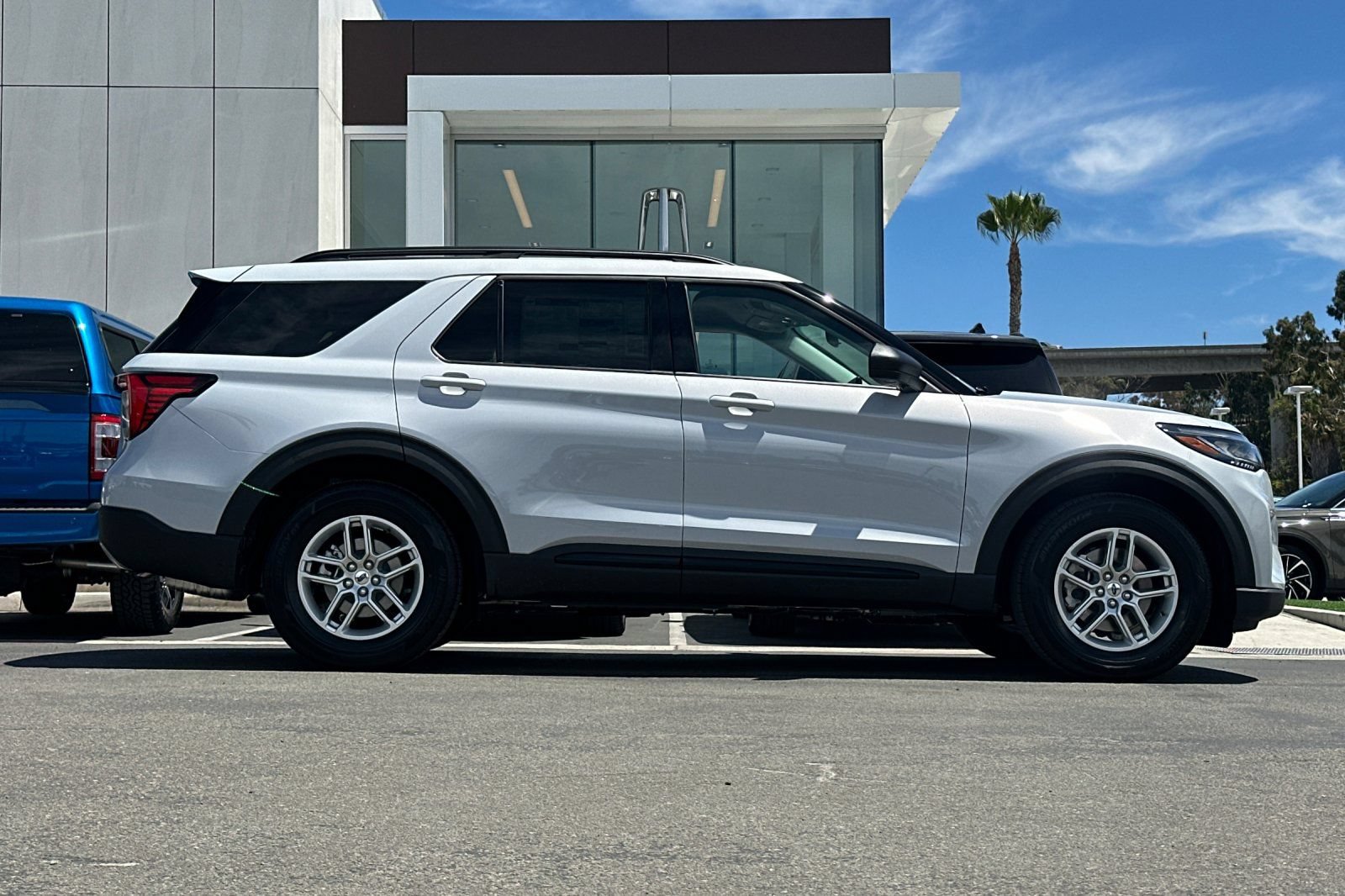New 2026 Ford Explorer Active w/ Active Comfort Package RWD image 2